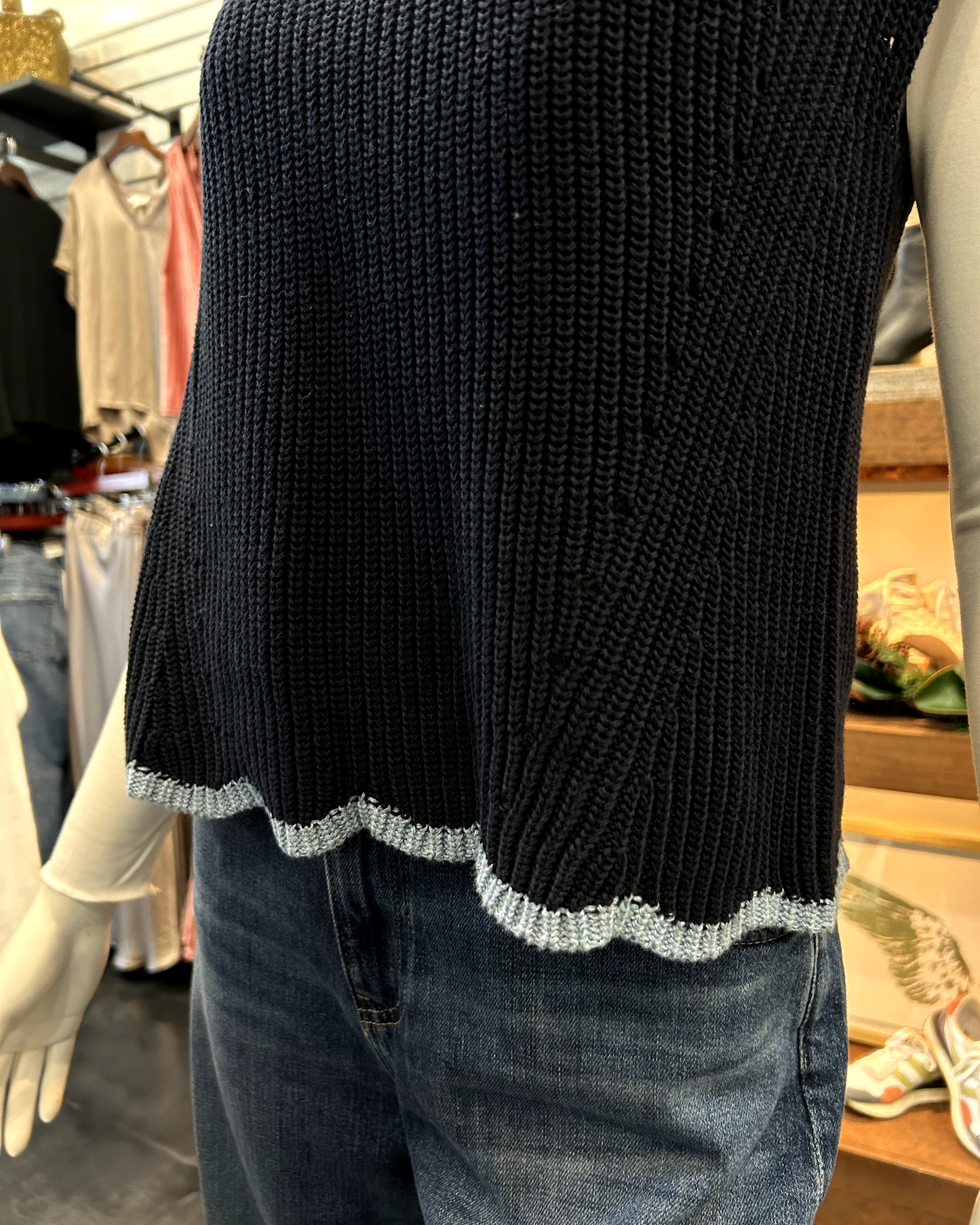 Autumn Cashmere Sleeveless Scallop Mock in Navy